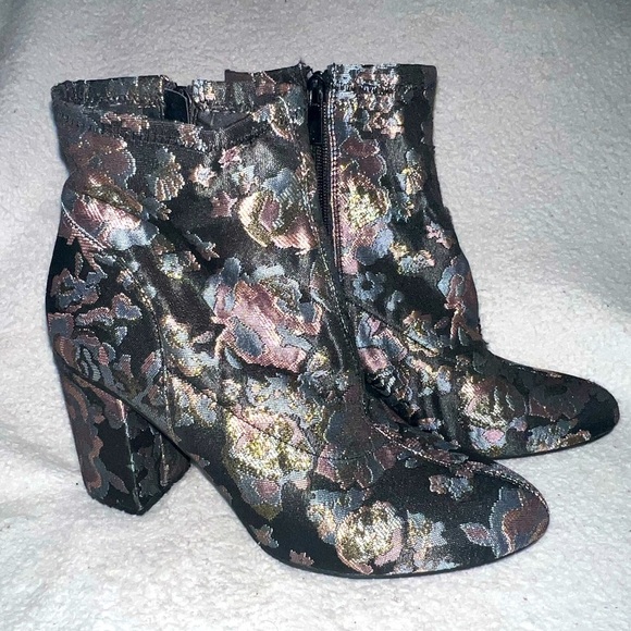Kenneth Cole Reaction Shoes - Kenneth Cole Reaction Women’s Floral Print Heeled Booties | Black |
